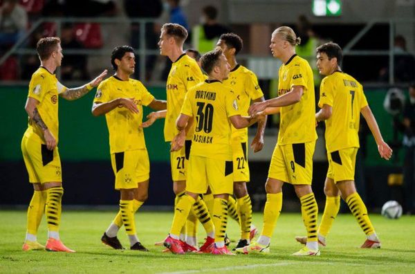 Un triplete de Haaland sella el pase del Borussia Dortmund
