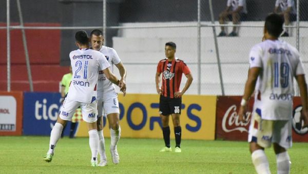 Nacional gana sobre el final y logra su primera victoria