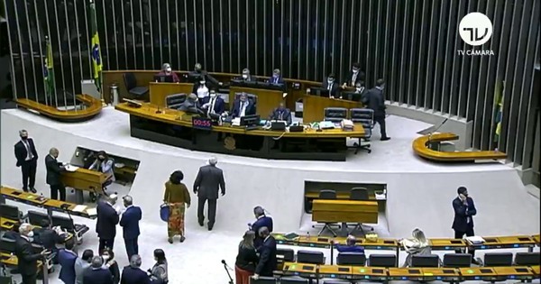 La Nación / Proyecto para regularizar tierras ocupadas avanza en el Congreso de Brasil