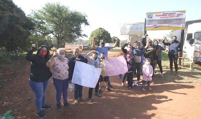 Crónica / Vecinos se levantan contra un cementerio