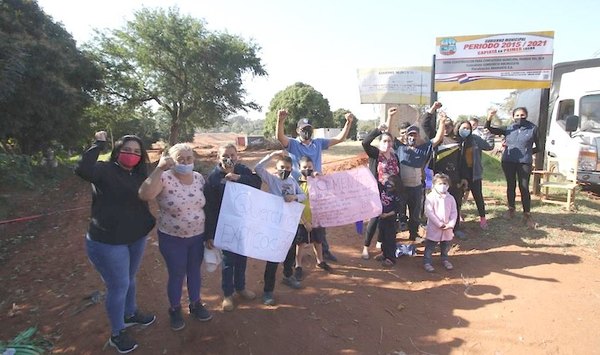 Crónica / Vecinos se levantan contra un cementerio