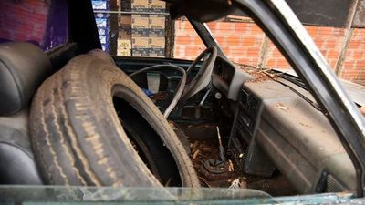 Los vehículos chatarra abandonados generan riesgo sanitario e inseguridad