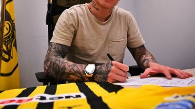 Juan Iturbe firmó para el Aris