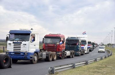 Creando nuevos Moyanos, la ley de fletes para camioneros - Económico - ABC Color