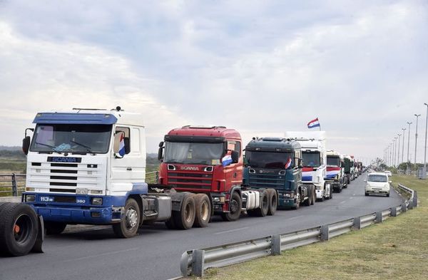 Creando nuevos Moyanos, la ley de fletes para camioneros - Económico - ABC Color