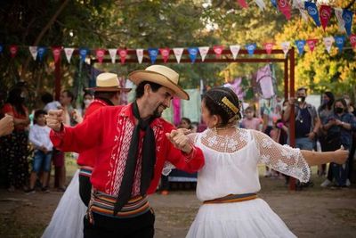 Celebran al folclore en Areguá - Cultura - ABC Color