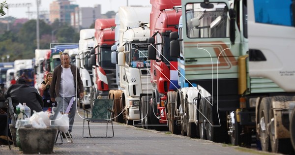 La Nación / Sin acuerdos, camioneros ratifican movilización por tiempo indefinido