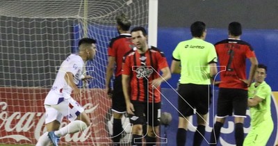 La Nación / Milagroso triunfo albo