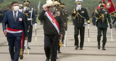 La Nación / Peruanos salieron a las calles a protestar contra el gobierno de Castillo y demandan su destitución