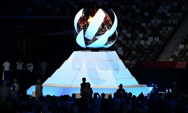 Paris 2024: Tokio apaga su llama olímpica y da el relevo a París