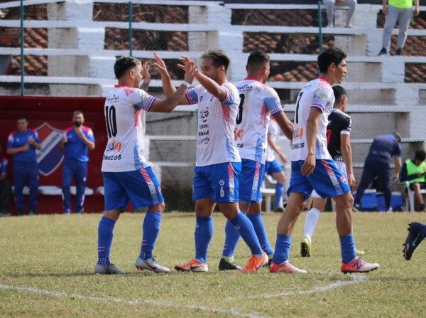 Los locales festejaron en casa - APF