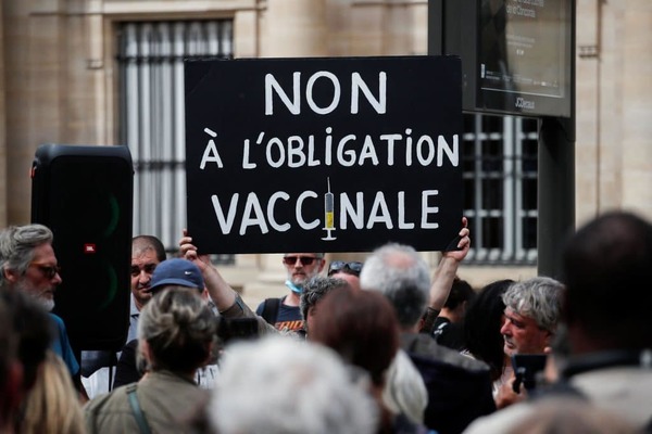 Francia relajó algunas condiciones de su pasaporte sanitario tras cuatro semanas de protestas | Ñanduti