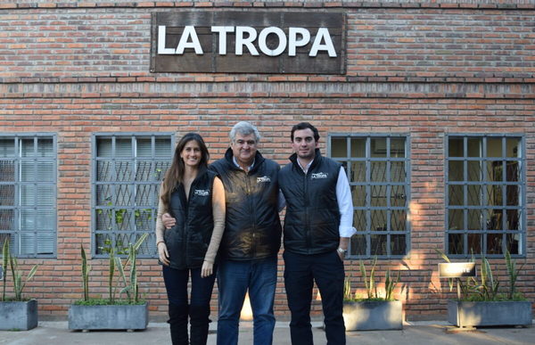 “Somos una familia que quiere crecer junto a los clientes con un servicio profesional”