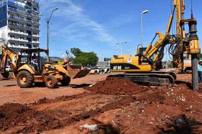Intenso movimiento de maquinarias en el km 7 de CDE marca inicio de la construcción de Multiviaducto