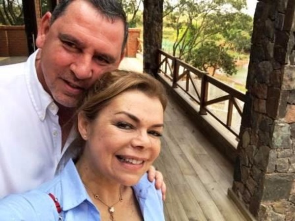 La PAREJA del EDEN estuvo en la residencia que usurpa espacio púbico