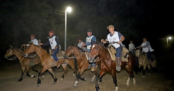 La Nación / Marcha Criolla: la gran fiesta del Chaco finaliza mañana con el remate de criollos