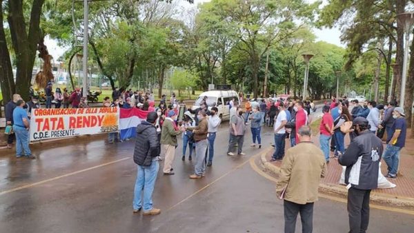 FRANQUEÑOS SE MOVILIZAN PARA EXIGIR ASISTENCIA DE LA GOBERNACIÓN