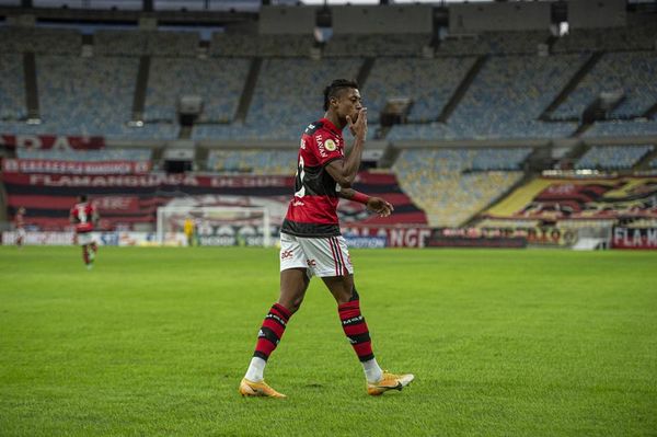 El Atlético Mineiro remonta y asalta el liderato, Flamengo goleado - Fútbol Internacional - ABC Color