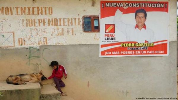 Perú: renuncian los viceministros Carlos León y Nicolás Zevallos