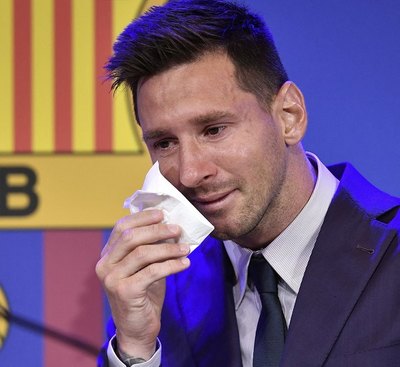 Crónica / Messi se fue llorando en su adiós del Barça