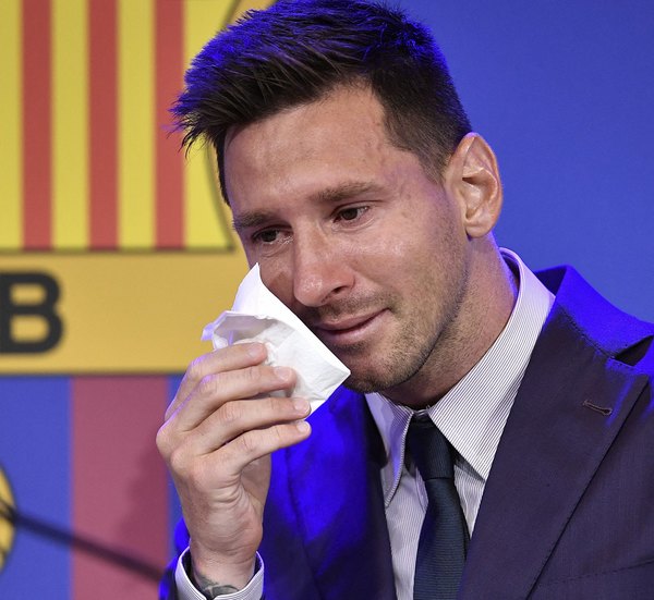 Crónica / Messi se fue llorando en su adiós del Barça
