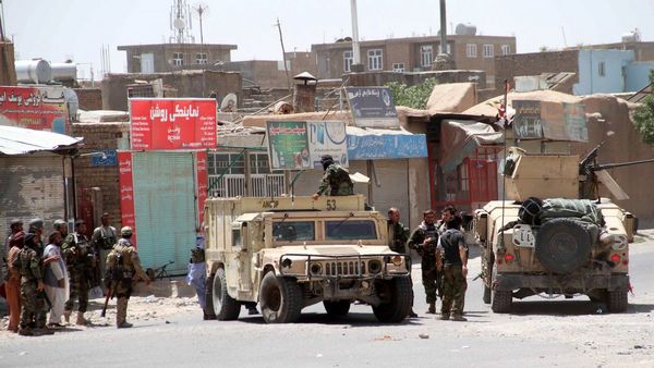 Talibanes toman 5 capitales provinciales en Afganistán