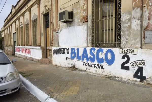 Candidatos “puercos” ensucian la ciudad con propaganda ilegal y atentan contra patrimonios - Nacionales - ABC Color