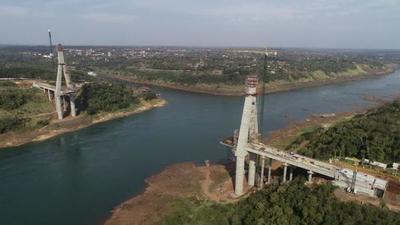El Puente de la Integración cobra protagonismo sobre el río Paraná - La Clave