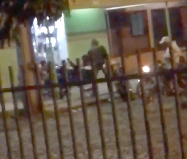 Filman a dos motochorros cuando cometían violento asalto en el km 11 - La Clave