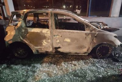 Vehículo fue consumido por las llamas en Asunción