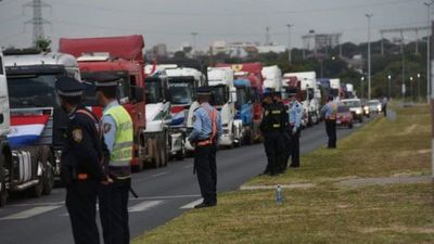 Camioneros hacen vaquita para armar ollas populares