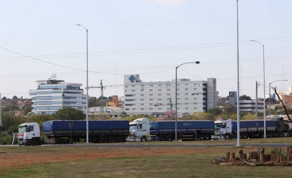 Diario HOY | Paro de camioneros: empresarios cuestionan tibieza e inacción del Gobierno