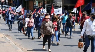 Diario HOY | Movilización docente para mañana: cerrarán ruta si no se tratan los pedidos