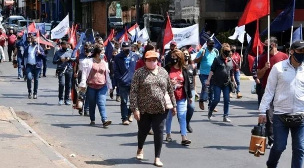 Diario HOY | Movilización docente para mañana: cerrarán ruta si no se tratan los pedidos
