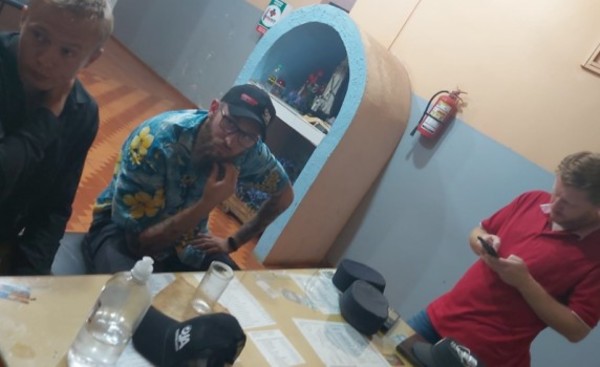 Mochileros polacos son asaltados por “autochorros” con arma blanca