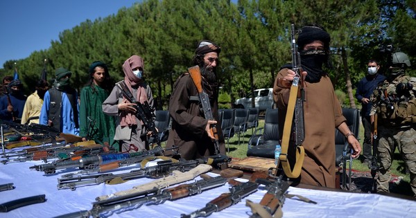 La Nación / Afganistán: seis capitales provinciales en manos de talibanes