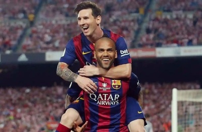 Alves responde al desafío de Messi