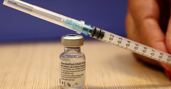 La Nación / Consideran que “todavía no” es necesario adaptar la vacuna Pfizer a las variantes del COVID-19
