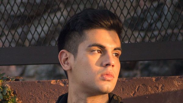 El artista paraguayo Gastón Zetta lanzó su disco "Rebelión"