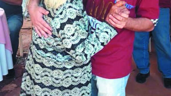 Lorenza, la abue que bailó y cerveceó por sus 100 años
