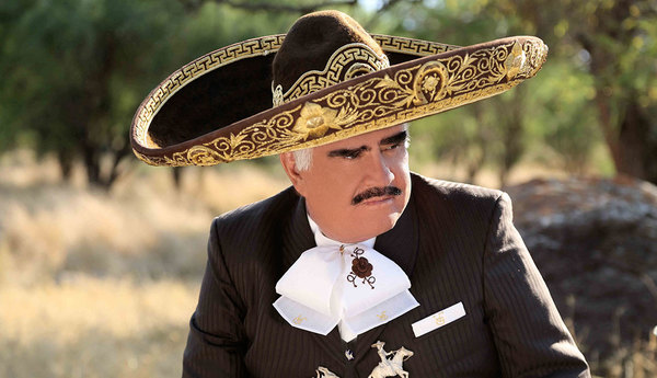 Vicente Fernández fue internado y operado de emergencia por una caída