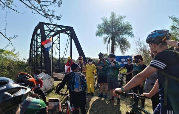 Diario HOY | Aventura Sendas del Tren: con paseo descubren la historia y naturaleza del país