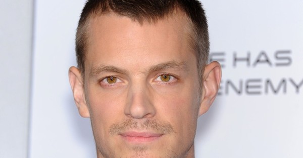 Joel Kinnaman de “El Escuadrón Suicida” consigue una orden de alejamiento contra su expareja: la acusa de extorsión y amenazas - SNT