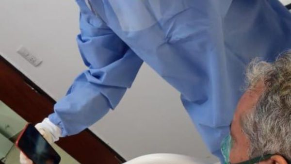 Pacientes internados en Ingavi hablan con familiares por videollamadas