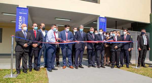 Senacsa inaugura nuevo laboratorio de bioseguridad
