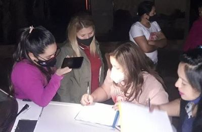 Investigan a mujer que habría dejado encerrada a su hijita - ABC en el Este - ABC Color