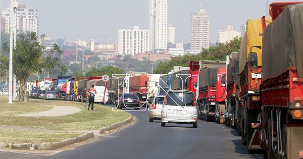La Nación / ARP harta de bloqueo de camioneros: “No sé hasta cuándo nos van a fastidiar”