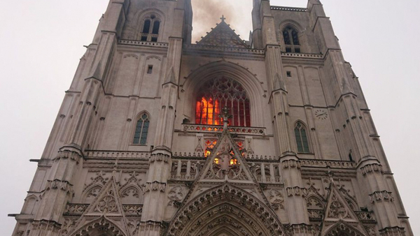 Sospechoso de asesinato a sacerdote francés sería autor del incendio en catedral de Nantes - Megacadena — Últimas Noticias de Paraguay