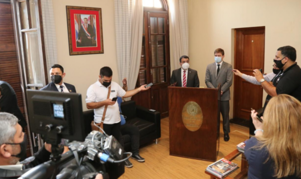 Diario HOY | No otorgarán aumento a maestros ahora pero analizarán plan del MEC
