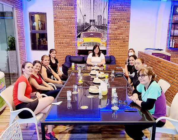 ITAPÚA YA CUENTA CON SU ASOCIACIÓN FEMENINA DE PÁDEL